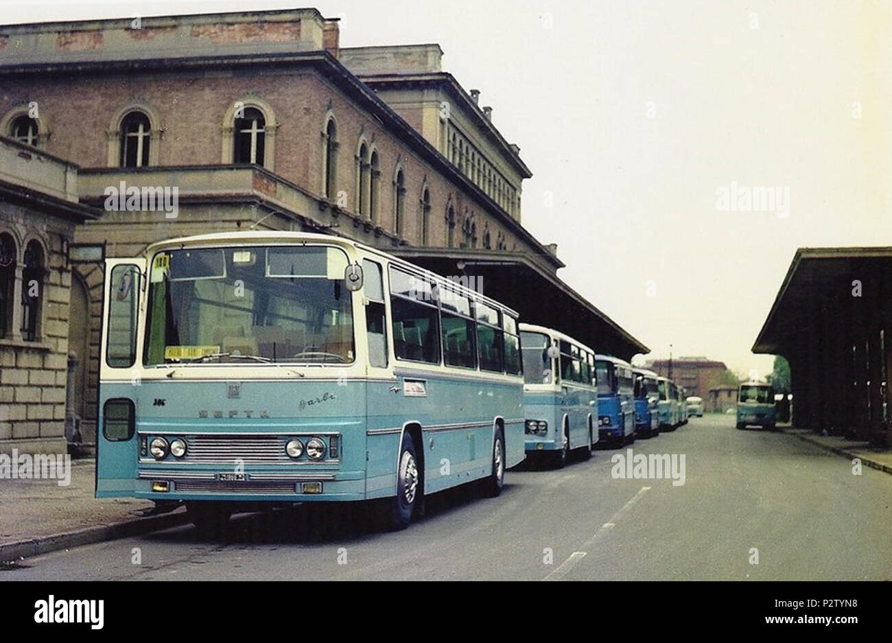 . Italiano : Autobus Fiat 306 carrozzato livrea Barbi con la della Società Emiliana di Ferrovie, Tranvie ed Automobili (1970) . 1970. Fiat 306 28 SEFTA SEFTA Barbi Banque D'Images
