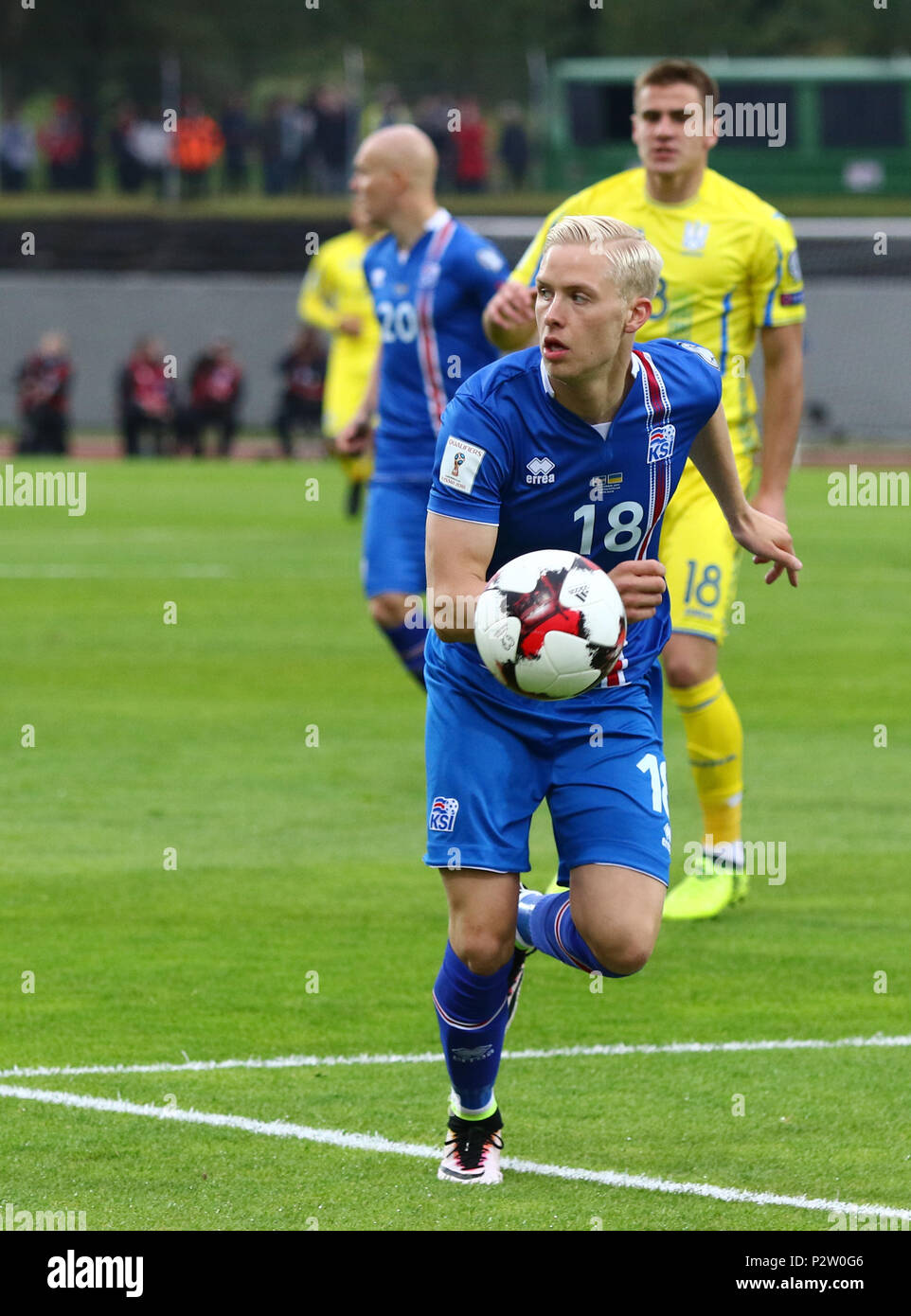 REYKJAVIK, ISLANDE - 5 septembre 2017 : Hordur Magnusson de l'Islande en action lors de la Coupe du Monde 2018 match de qualification contre l'Ukraine à Laugar Banque D'Images