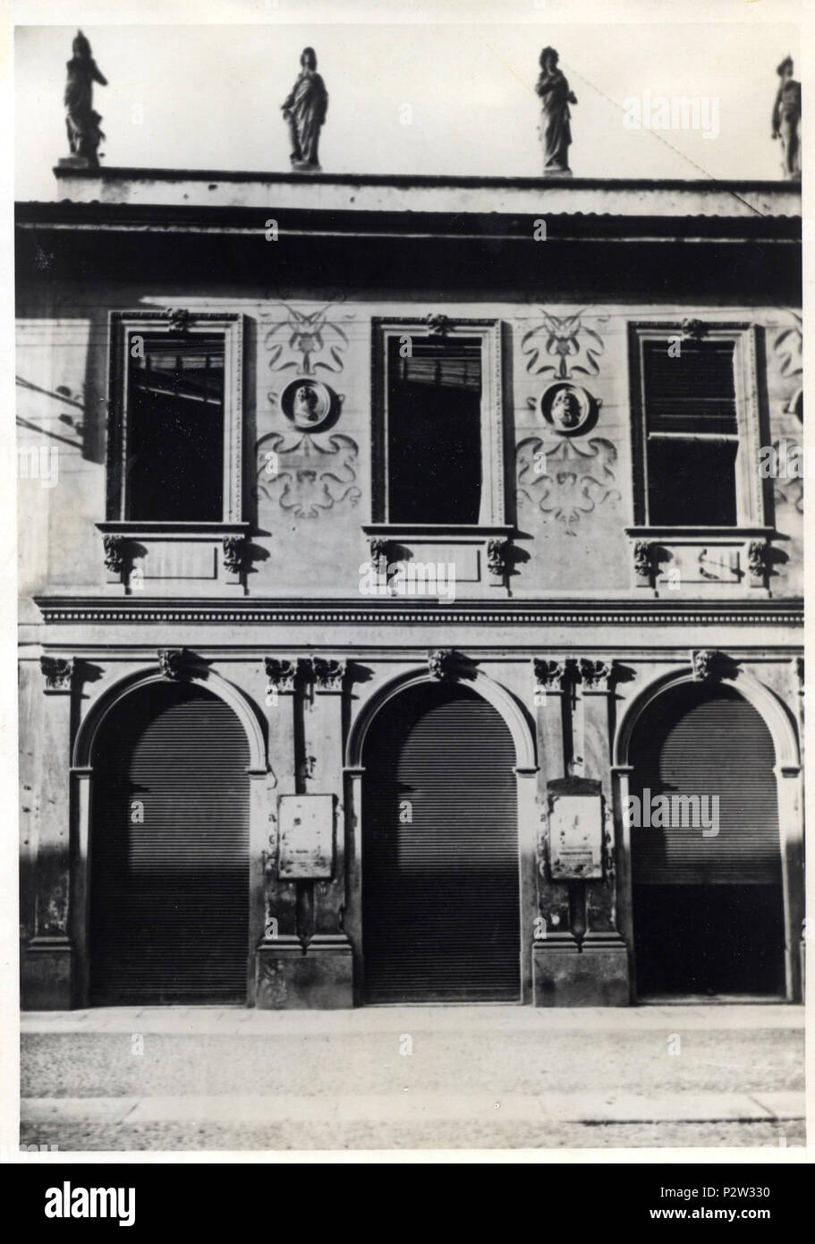. Italiano : Lodi, la facciata del Teatro Sociale (demolito nel 1939). avant 1939. Foto Tronchini 48 Lodi - Teatro Sociale - facciata Banque D'Images