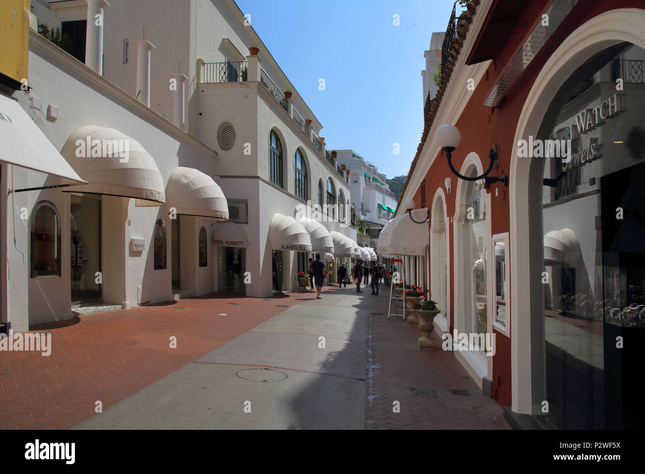 Des boutiques haut de gamme et des magasins dans la ville de Capri sur l'île de Capri, Italie Banque D'Images