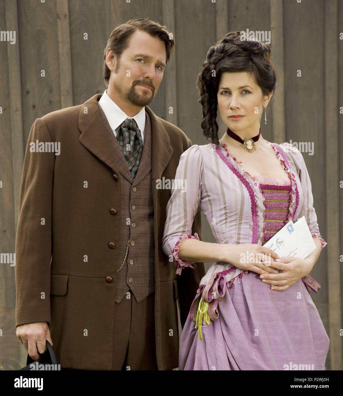 Titre original : Mail Order Bride-TV. Titre en anglais : Mail Order Bride-TV. Directeur du film : ANNE WHEELER. Année : 2008. Stars : DAPHNE ZUNIGA ; Greg Meat Loaf. Banque D'Images