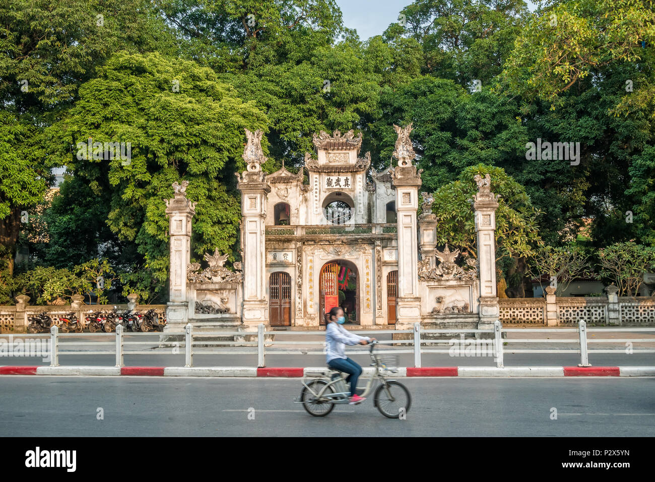 Hanoi, Vietnam - Novembre 1,2017 : Temple Quan Thanh est un temple Taoïste à Hanoi, Vietnam. Il est situé près de Lac de l'Ouest dans un quartier. Banque D'Images