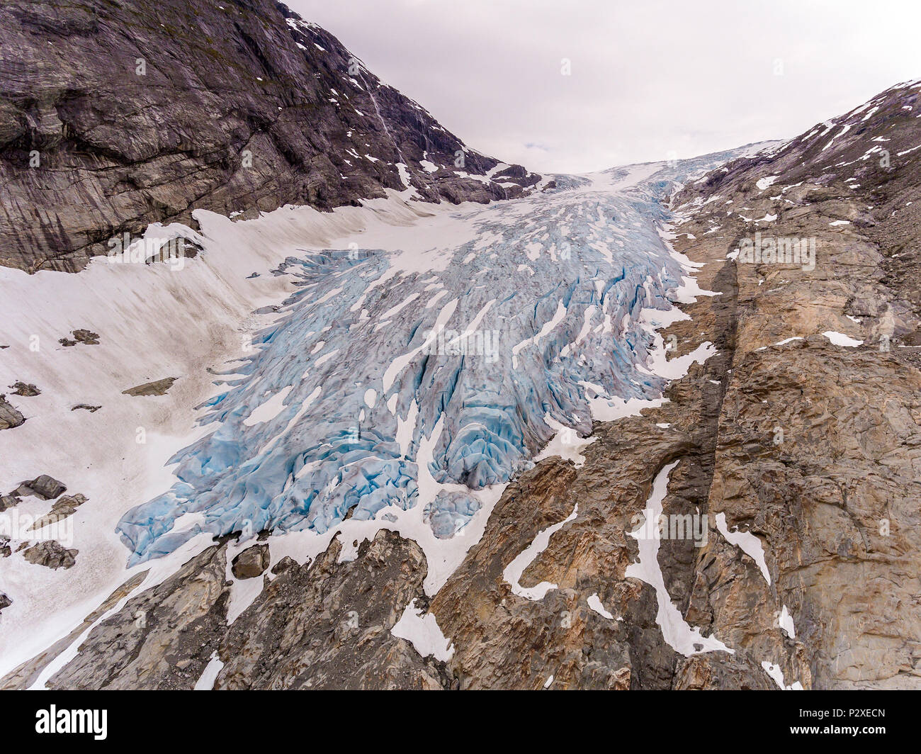 Vue aérienne de Fabergstolsbreen Nigardsvatnet glacier dans le parc national de Jostedalsbreen en Norvège dans une journée ensoleillée Banque D'Images