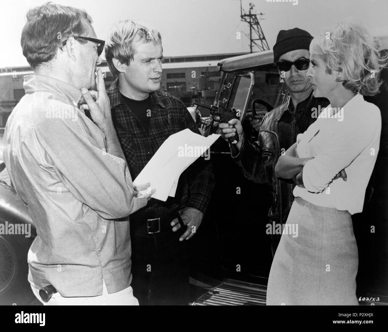 Titre original : THE SPY IN THE GREEN HAT. Titre en anglais : L'ESPION DANS LE CHAPEAU VERT. Directeur : JOSEPH SARGENT Film ; Henry W. GEORGE. Année : 1966. Stars : DAVID MCCALLUM ; JOSEPH SARGENT ; JANET LEIGH. Credit : Metro Goldwyn Mayer / Album Banque D'Images
