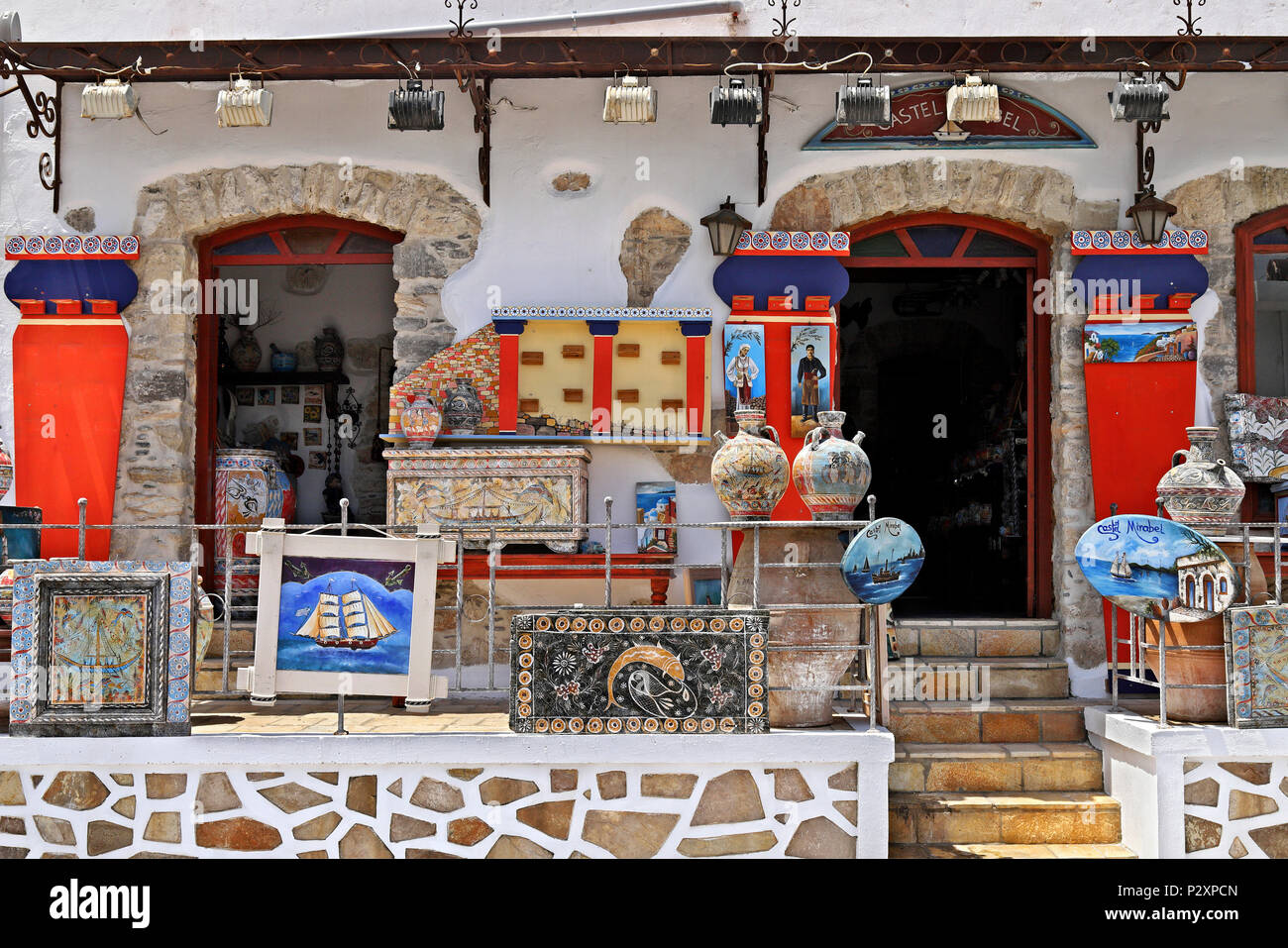 'Castel' Mirabel atelier artistique dans Pacheia Ammos village, municipalité de Ierapetra, Lassithi, Crète, Grèce. Banque D'Images