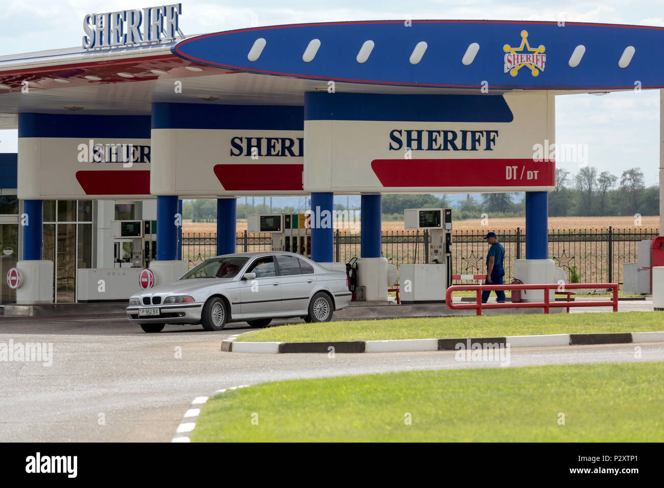 25.08.2016, Tiraspol, la Transnistrie, la Moldavie - Sheriff station d'essence. Il appartient au groupe multiculturel le shérif, la plus grande société de Transnistr Banque D'Images