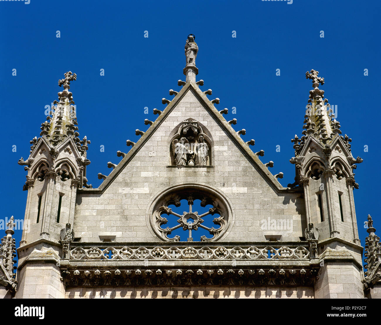 Leon, Castille et Leon, Espagne. Saint Mary's Cathedral.13e-14e siècle. De style gothique. Sa conception est atributed au Capitaine Enrique. Détail architectural, haut de la façade principale. Banque D'Images