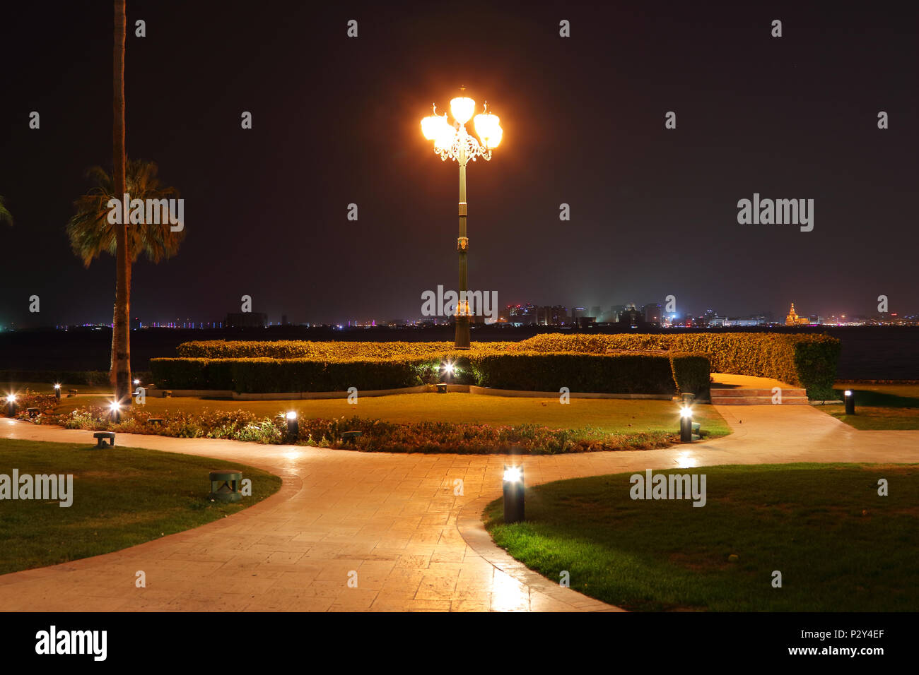 Vue nocturne à Corniche, Doha Qatar Banque D'Images