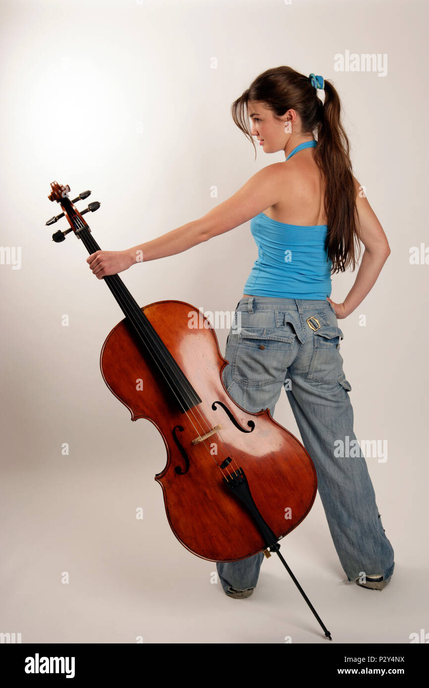 Tenir un archet de violoncelle Banque de photographies et d'images à haute  résolution - Alamy