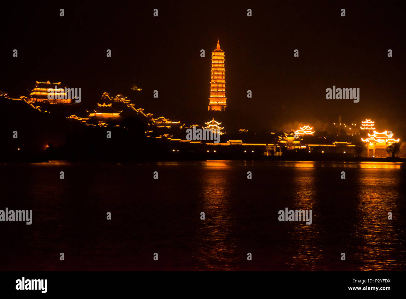 La Pagode Bai Dinh - Le biggiest temple complexe au Vietnam, Trang An, Ninh Binh Banque D'Images