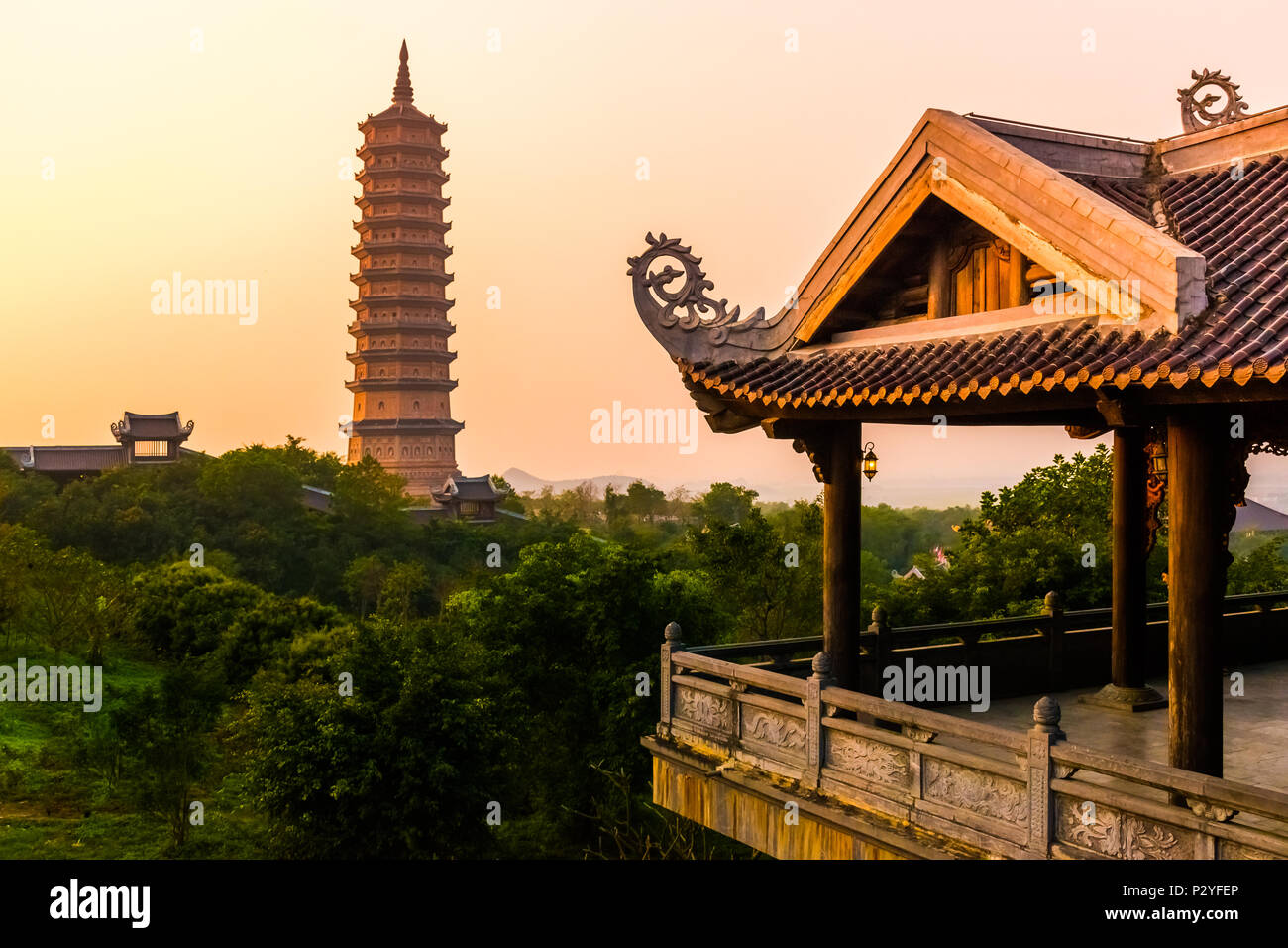 La Pagode Bai Dinh - Le biggiest temple complexe au Vietnam, Trang An, Ninh Binh Banque D'Images