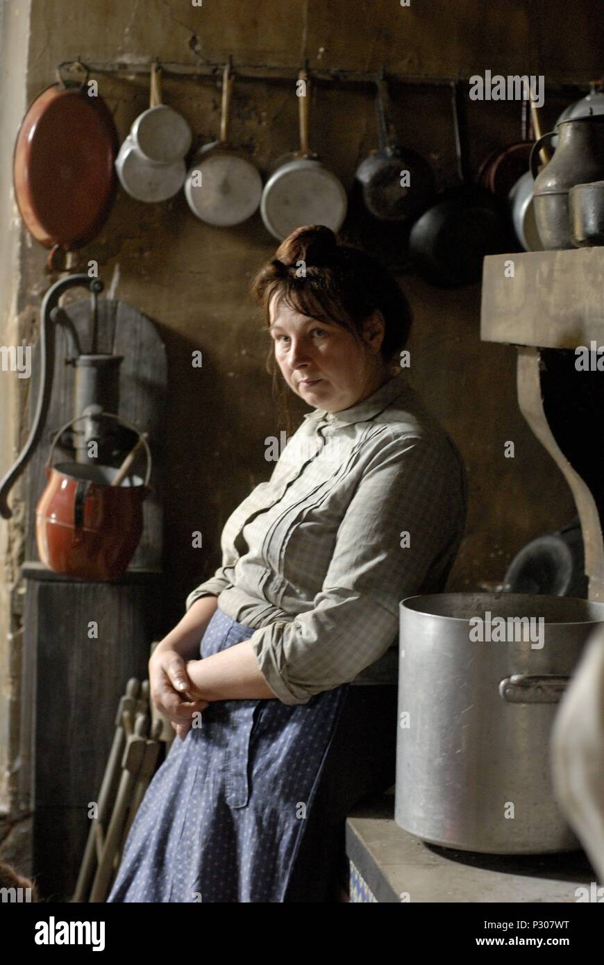 Titre original : SÉRAPHINE. Titre en anglais : SÉRAPHINE. Film Directeur : MARTIN PROVOST. Année : 2008. Stars : Yolande Moreau. Credit : TS PRODUCTIONS/CLIMAX FILMS/RÉGION ILE-DE-FRANCE / Album Banque D'Images