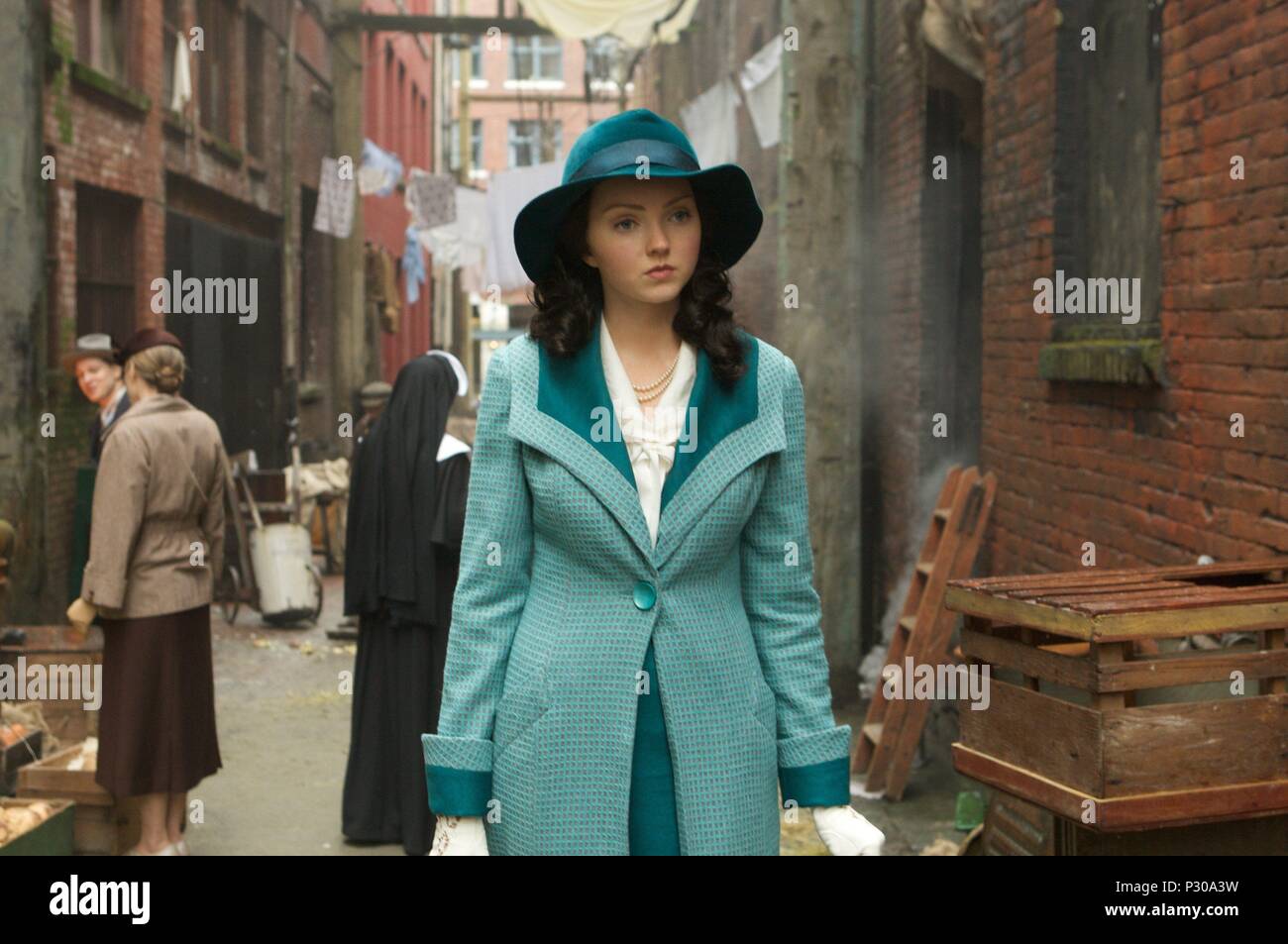 Titre original : L'IMAGINARIUM DU DOCTEUR PARNASSUS. Titre en anglais : L'IMAGINARIUM DU DOCTEUR PARNASSUS. Film Réalisateur : Terry Gilliam. Année : 2009. Stars : LILY COLE. Crédit : Infinity propose des divertissements/Icon Productions // Album Banque D'Images