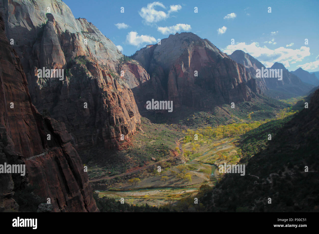 La vue vers le bas Angels Landing in Zion National Park Banque D'Images