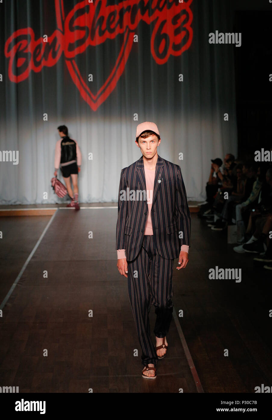 London Fashion week hommes le designer britannique Ben Sherman présente la collection Summer Spring 2019 au British Fashion Council Show Space Banque D'Images