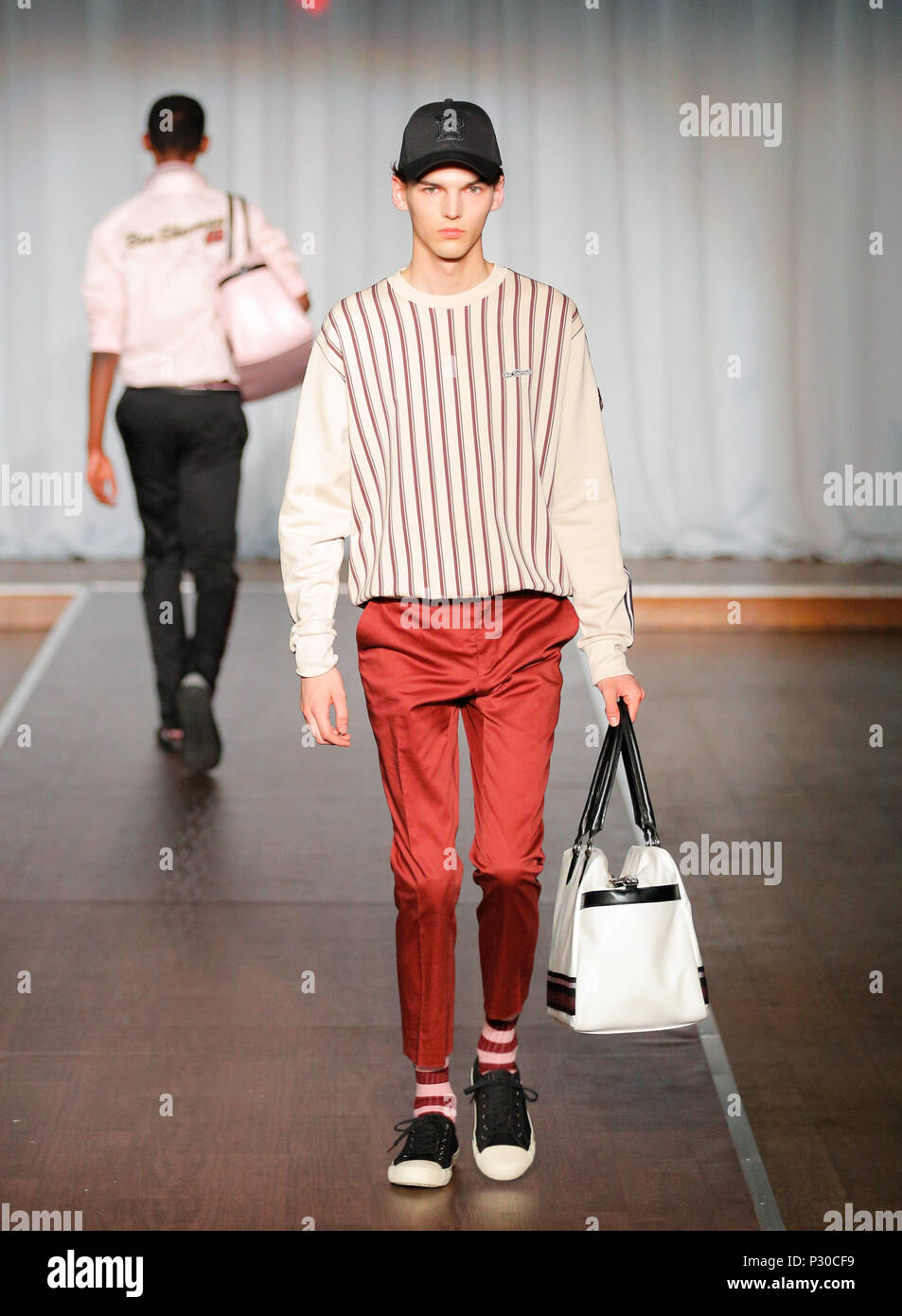 London Fashion week hommes le designer britannique Ben Sherman présente la collection Summer Spring 2019 au British Fashion Council Show Space Banque D'Images