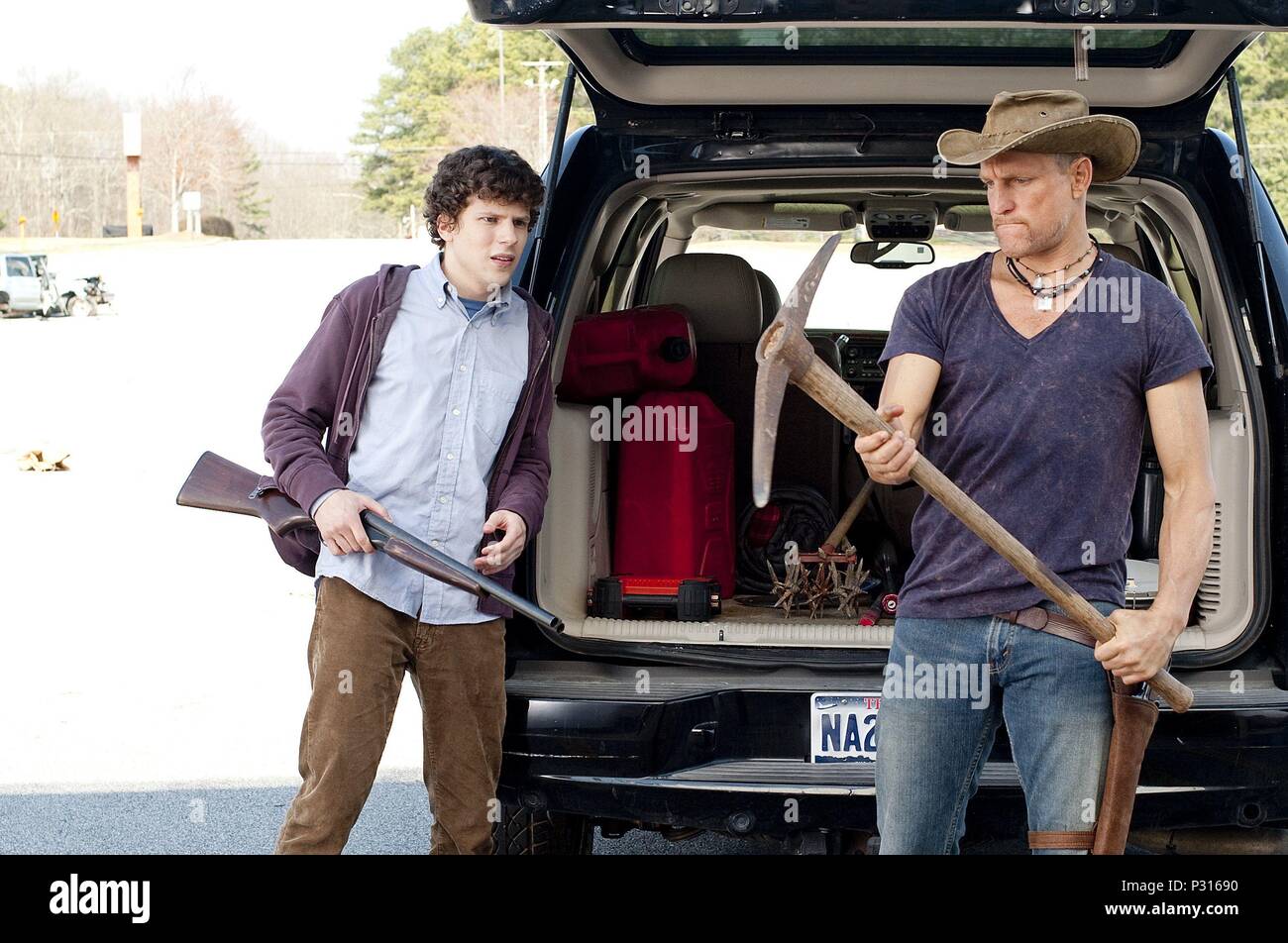 Titre original : ZOMBIELAND. Titre en anglais : ZOMBIELAND. Directeur de film : Ruben Fleischer. Année : 2009. Stars : Woody Harrelson, Jesse Eisenberg. Credit : Columbia Pictures / Album Banque D'Images