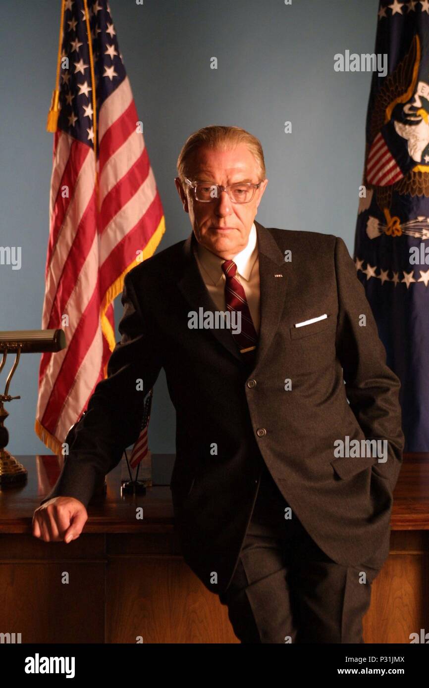 Titre original : CHEMIN DE LA GUERRE. Titre en anglais : CHEMIN DE LA GUERRE. Film Réalisateur : John Frankenheimer. Année : 2002. Stars : MICHAEL GAMBON. Credit : AVENUE PHOTOS PRODUCTIONS/J.EDGAR SCHERICK ASSOCIATES/HBO / Album Banque D'Images