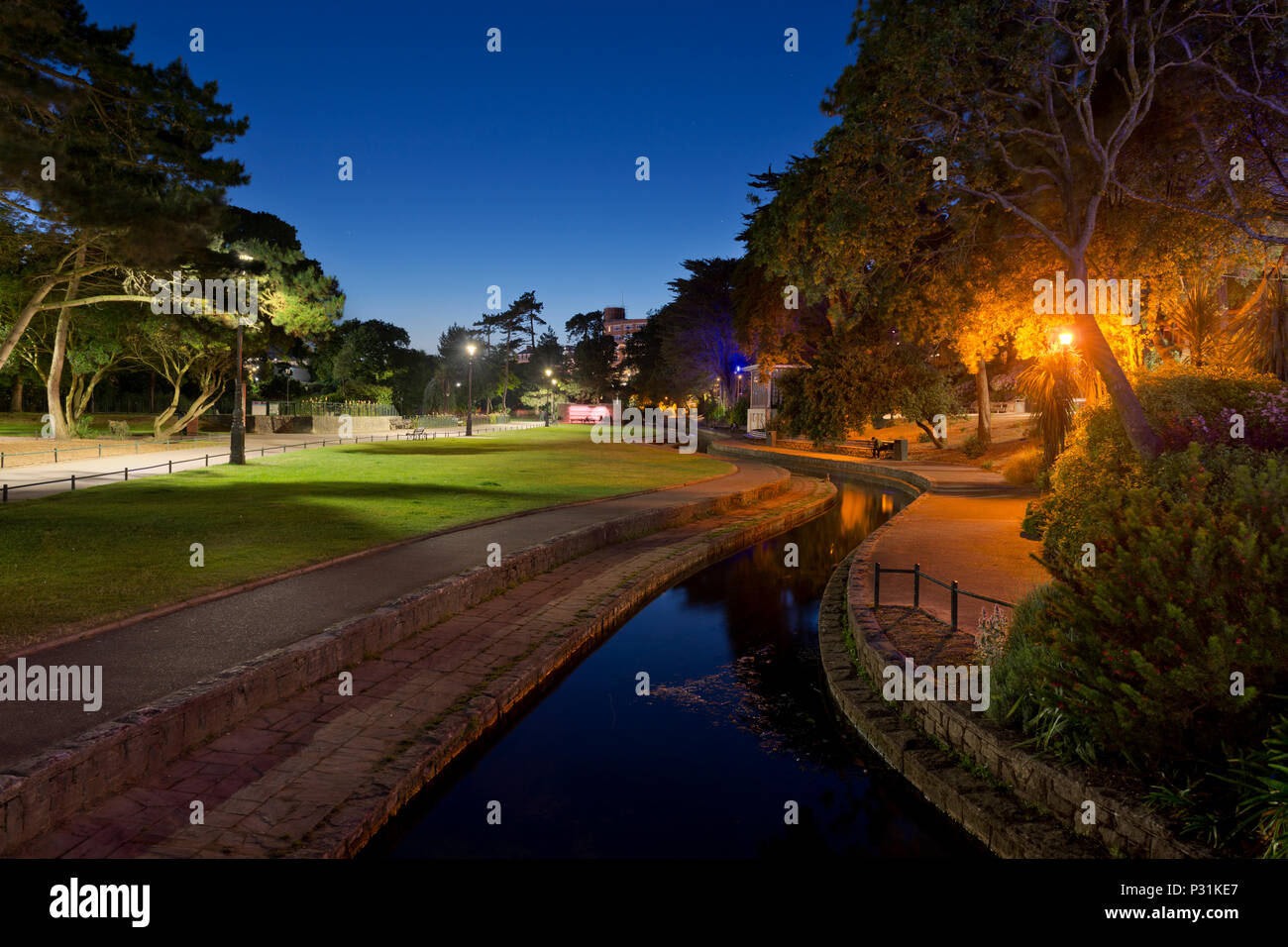 Jardins de Bournemouth dans la nuit. Banque D'Images