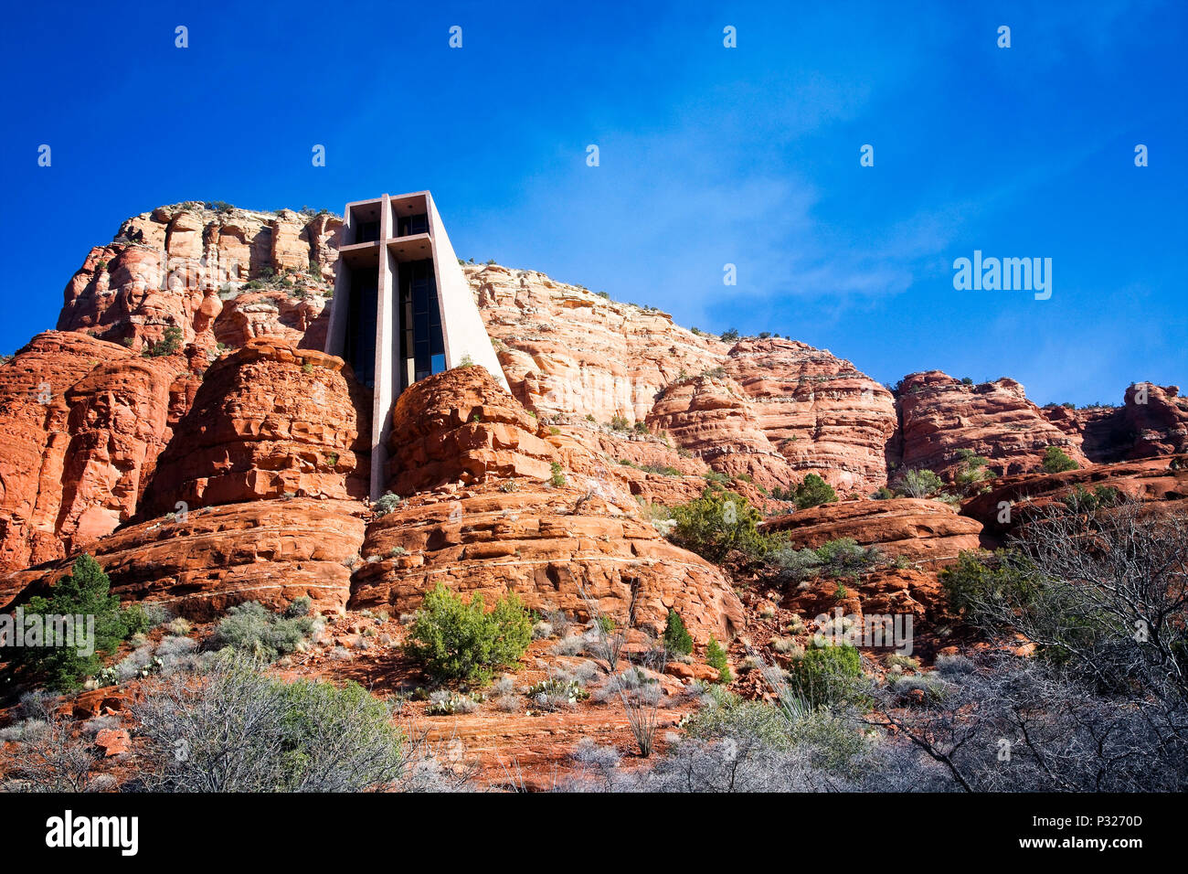 La chapelle de la Sainte Croix construit dans les roches rouges de Sedona, Arizona. Banque D'Images