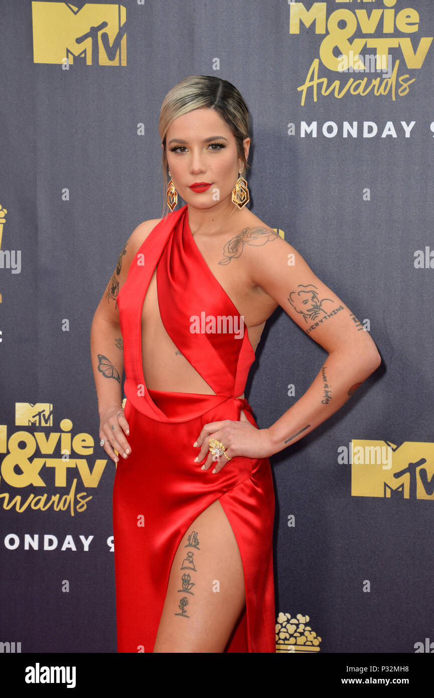 Santa Monica, Californa, USA, . 16 juin 2018 : Halsey au 2018 MTV Movie & TV Awards au Barker Hanger, Santa Monica Airport. Photo : Sarah Stewart Crédit : Sarah Stewart/Alamy Live News Banque D'Images