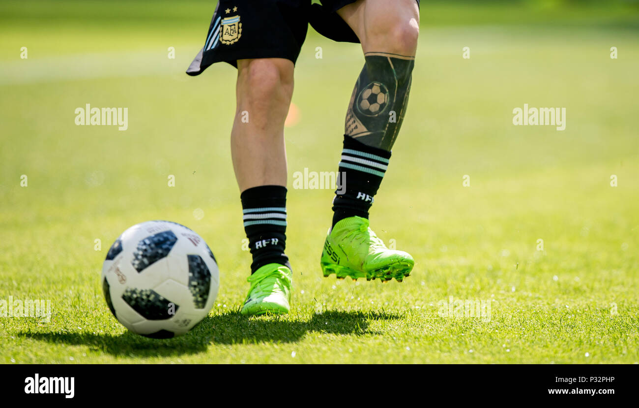 Moscou, Russie. 16 Juin, 2018. Lionel Messi (Argentine) avec tatouage sur leg GES/football/World Championship 2018 Russie : Argentine - Islande, 16.06.2018 GES/soccer/football/Coupe du Monde 2018 Russie : l'Argentine contre l'Islande, la ville, le 16 juin 2018 | dans le monde l'utilisation de crédit : afp/Alamy Live News Banque D'Images