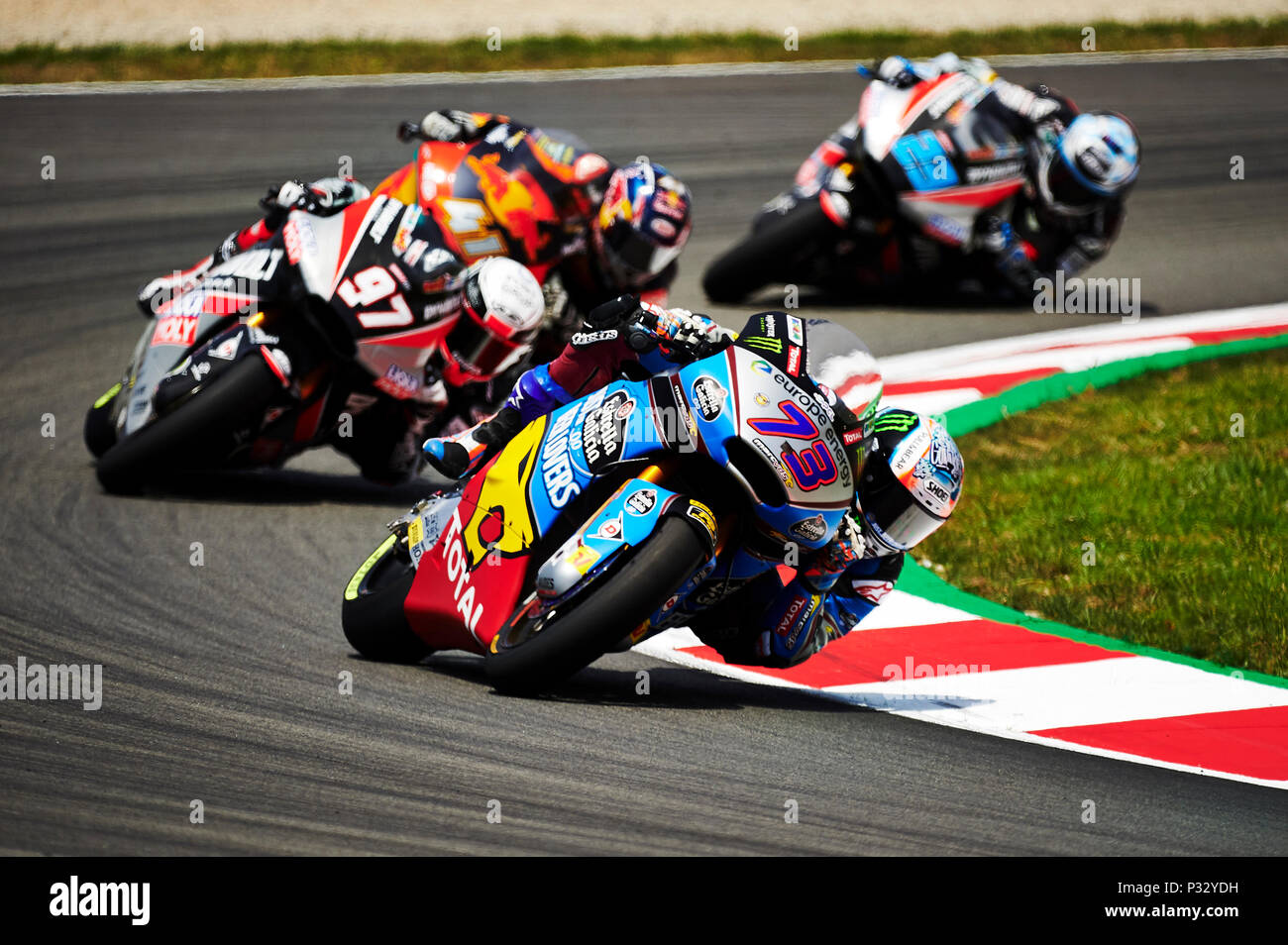Circuit de Barcelona-Catalunya, Barcelone, Espagne. 17 Juin, 2018. Gran Premi de Catalunya, Monster Energy, MotoGP de Catalogne, jour de la course ; Alex Marquez du GE 0, 0 Marc VDS Moto2 les chefs d'équipe suivie par Xavi Vierge du Dynavolt Intact GP Moto 2 équipe, Brad Binder de la Red Bull KTM Ajo Moto2 et l'équipe Marcel Schrotter du Dynavolt Intact GP Moto 2 crédit de l'équipe : Action Plus Sport/Alamy Live News Banque D'Images