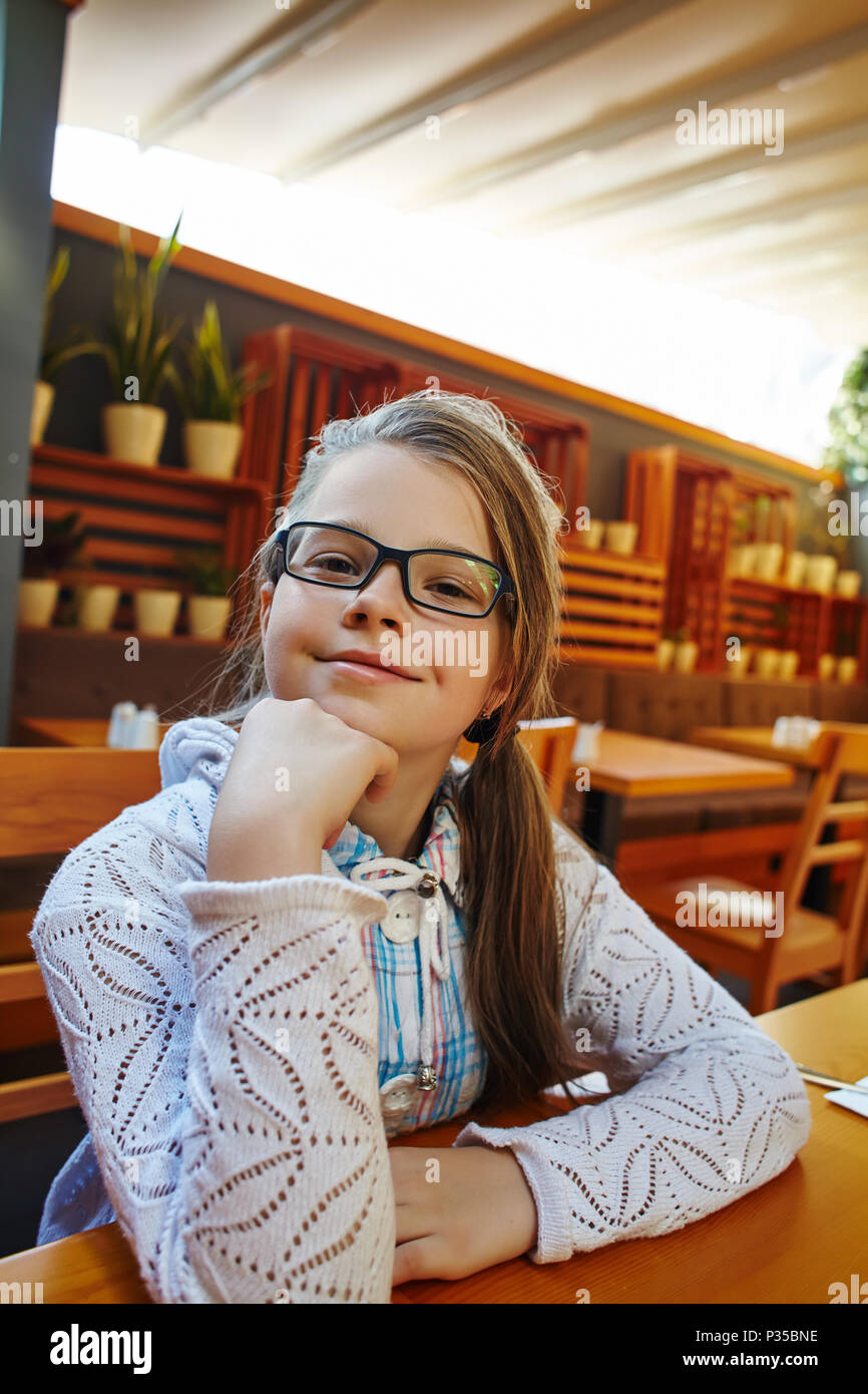 Funny little Girl with glasses Banque D'Images