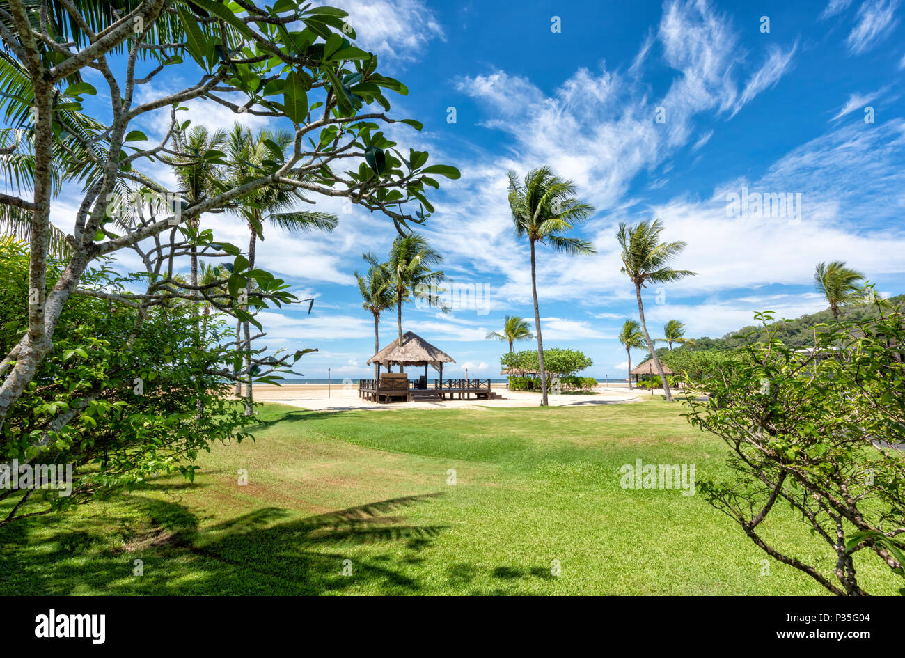 Le terrain luxuriant de l'hôtel Shangri La Rasa Ria Resort et à Kota Kinabalu, Malaisie, Bornéo Banque D'Images