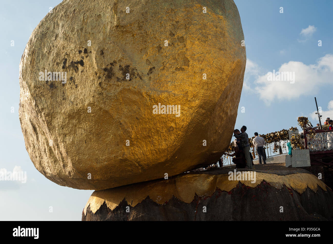 Kyaikto, Myanmar, pèlerin sur le Golden Rock Banque D'Images