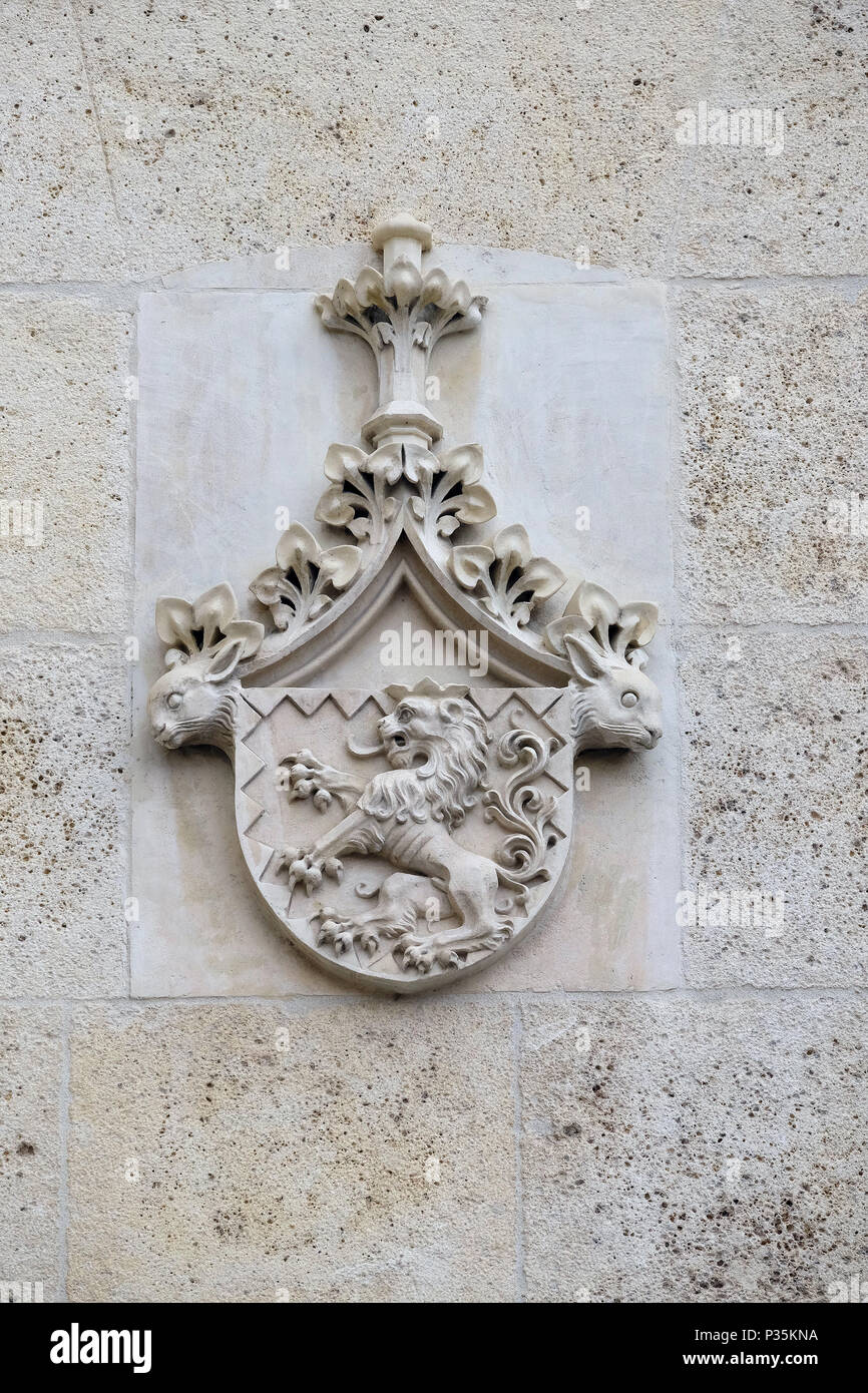 Armoiries du Cardinal Joseph Mihalovic, façade de la cathédrale de Zagreb, dédiée à l'assomption de Marie Banque D'Images