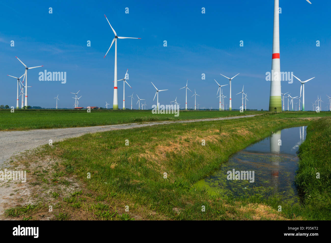 Parc de l'énergie éolienne, Westerholt, Frise orientale, Basse-Saxe, Allemagne Banque D'Images