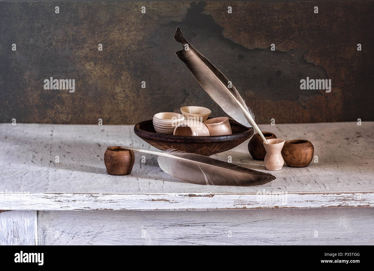 Vintage still life avec des plumes et des réservoirs d'encre Banque D'Images