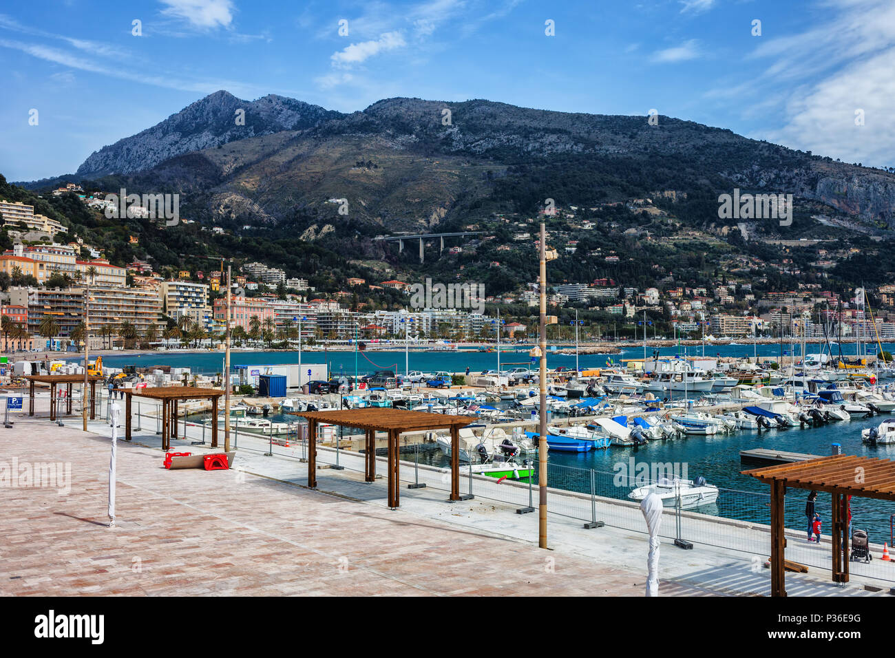 France, Côte d'Azur marina, à Menton, ville balnéaire sur la côte d'azur à la Mer Méditerranée Banque D'Images