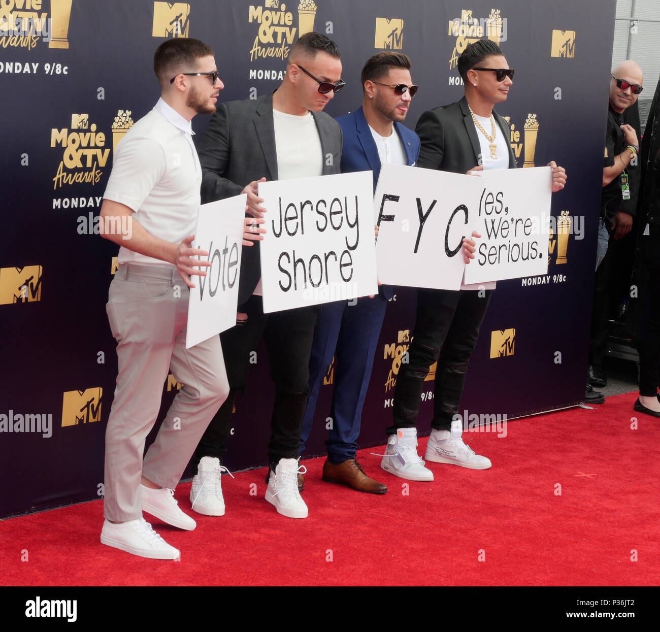 Vinny Guadagnino, Mike Sorrentino, Ronnie, Ortiz-Magro et DJ Pauly D de MTV dans l'émission de télé réalité 'Jersey Shore' participant à la 2018 MTV Film et TV Awards tenue au Barker Hangar à Los Angeles, USA. ASSOCIATION DE PRESSE Photo. Photo date : Samedi 16 juin 2018. Crédit photo doit se lire : Francis Specker/PA Wire Banque D'Images