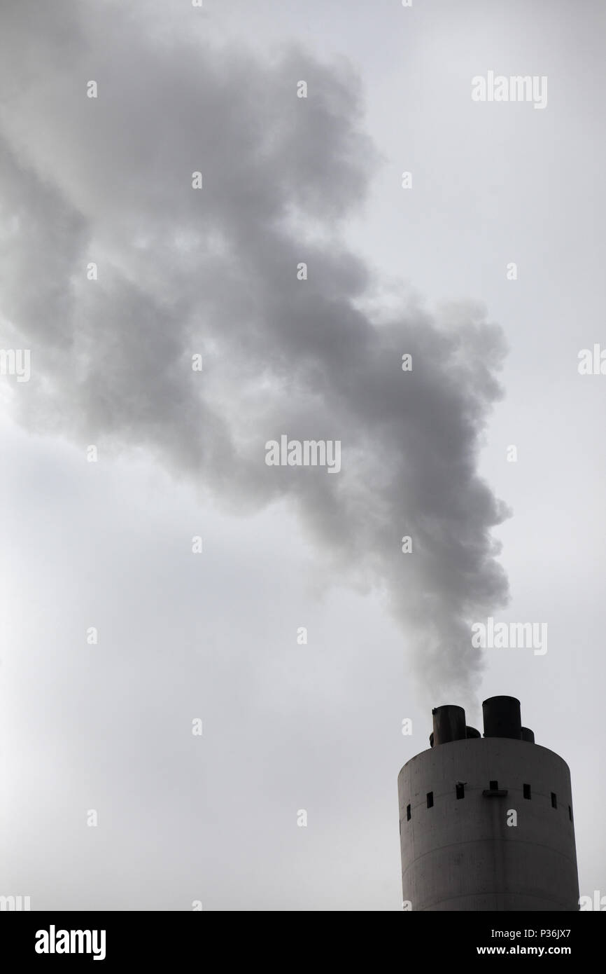 Zurich, Suisse, fumeurs cheminée d'usine Banque D'Images