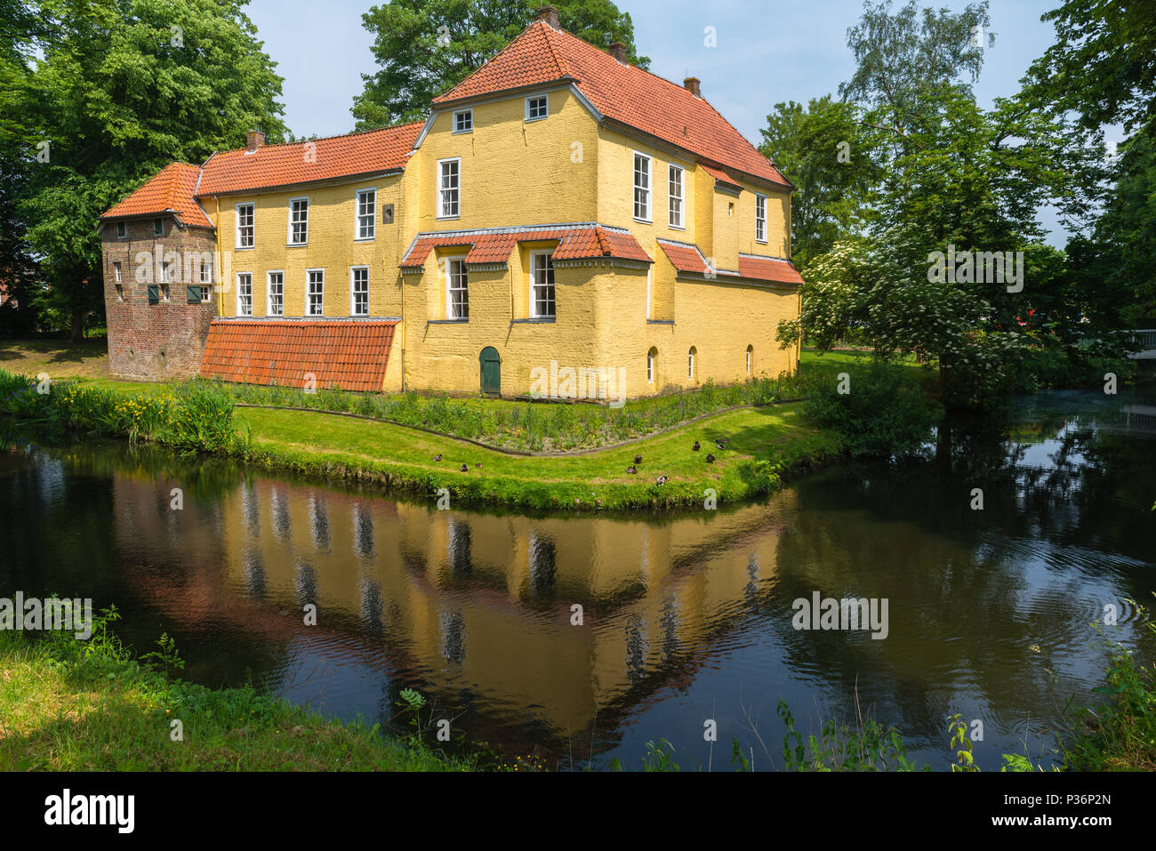 Château Manninga, ancien siège d'un chef, château à douves, 15e -16e siècle, Pewsum, Norden, Frise orientale, Basse-Saxe, Allemagne Banque D'Images
