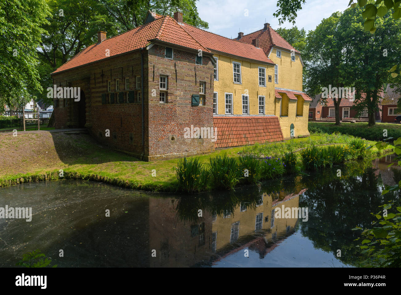 Château Manninga, ancien siège d'un chef, château à douves, 15e -16e siècle, Pewsum, Norden, Frise orientale, Basse-Saxe, Allemagne Banque D'Images