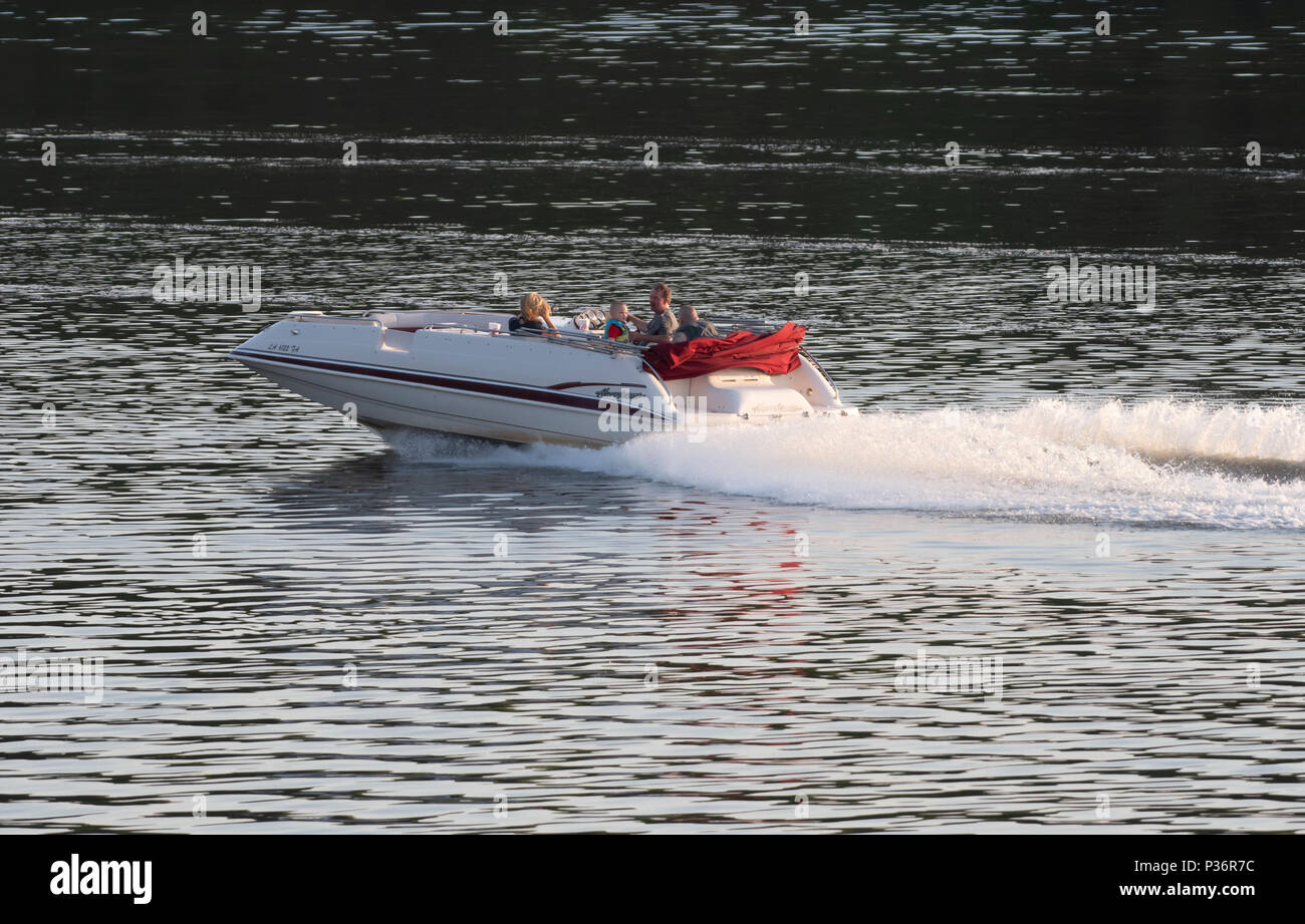 BOSSIER CITY, LA, États-Unis d'Amérique. - 8 juin, 2018 : Les plaisanciers profitez d'une croisière sur la rivière Rouge, au nord-ouest de la Louisiane. Banque D'Images