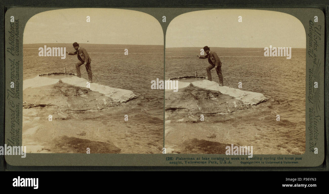 105 Fisherman au lac pour ce qui est de cuisiner dans une boiling spring la fontaine vient de prendre, le parc de Yellowstone, U.S.A, par Underwood &AMP ; Underwood 2 Banque D'Images