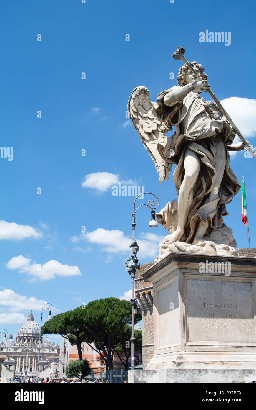 Statue sur le pont Ponte Sant'Angelo, Rome, Latium, Italie Banque D'Images