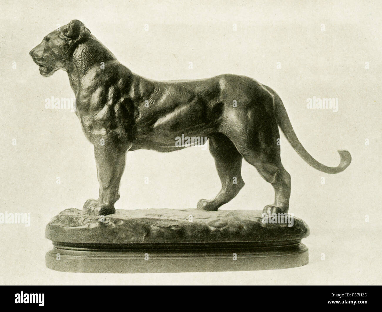 Antoine Louis Barye (1795-1875) était un sculpteur français romantique. Il est surtout connu comme un sculpteur d'animaux (par conséquent, un animalier). Cette sculpture en bronze de Barye est intitulé "Une lionne" et appartenait à la collection de la fin Cyrus J. Lawrence, Esq. Banque D'Images
