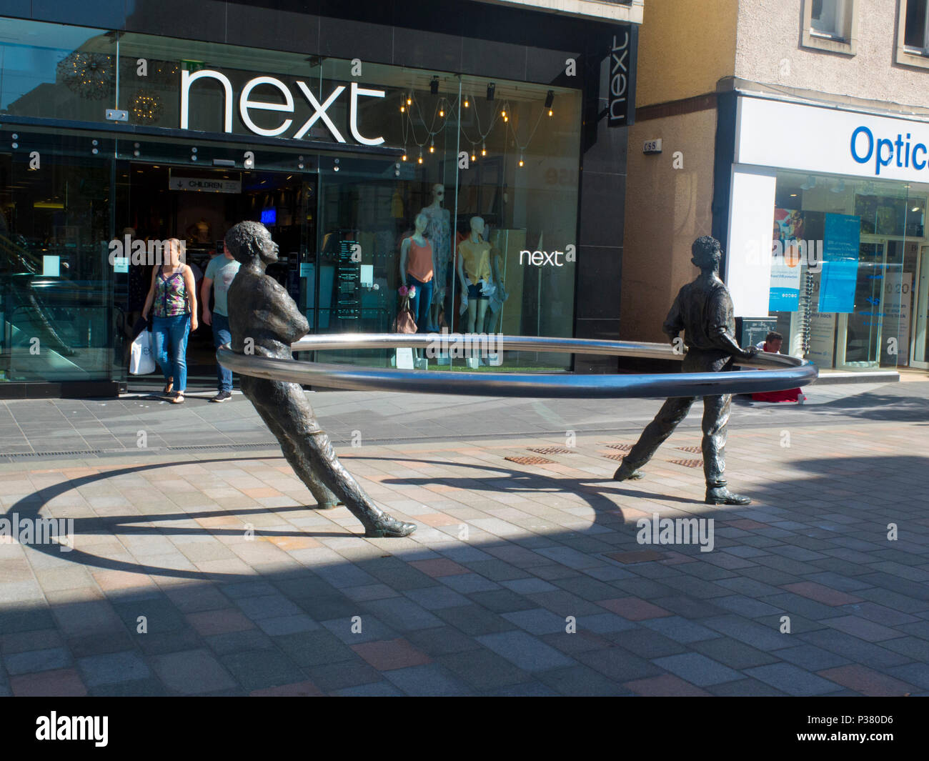 Sculptures de rue Banque de photographies et d’images à haute ...