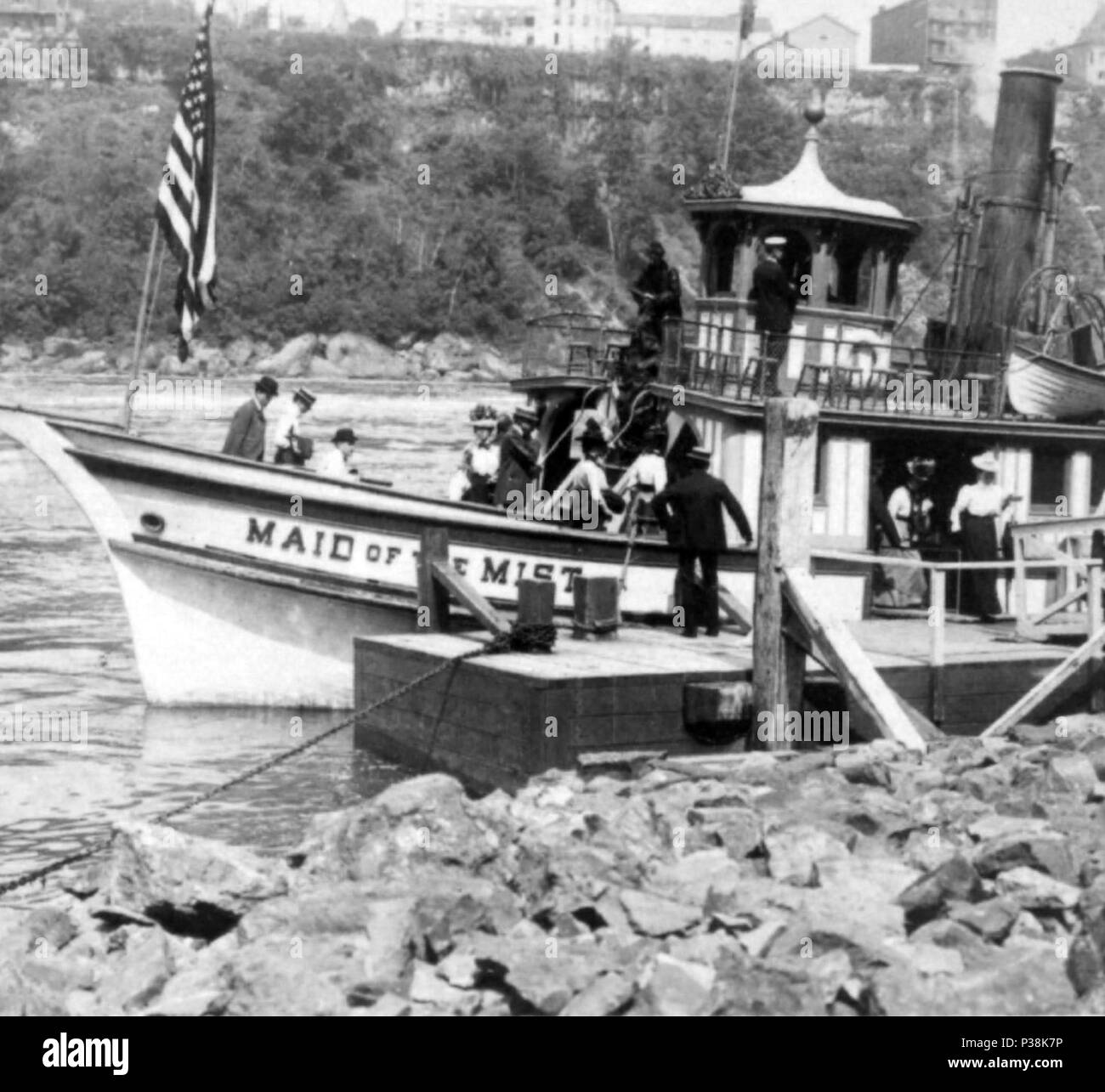 . De l'aide "mist", nymphe de la puissante Cataracte, Niagara Falls, États-Unis d'Couverture : 1895-1903. Mentions légales Source : New York : Underwood & Underwood, 1895-1903.. Article 3-9-2006 numérique publié ; mise à jour 2-11-2009. 180 Maid of the Mist I (U&amp;U) Banque D'Images