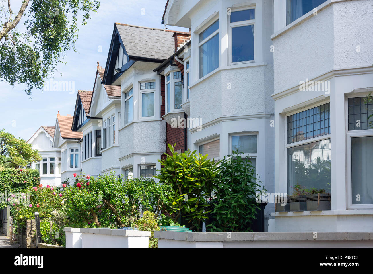 Maisons mitoyennes, Fairlawn Avenue, East Finchley, London Borough of Barnet, Greater London, Angleterre, Royaume-Uni Banque D'Images