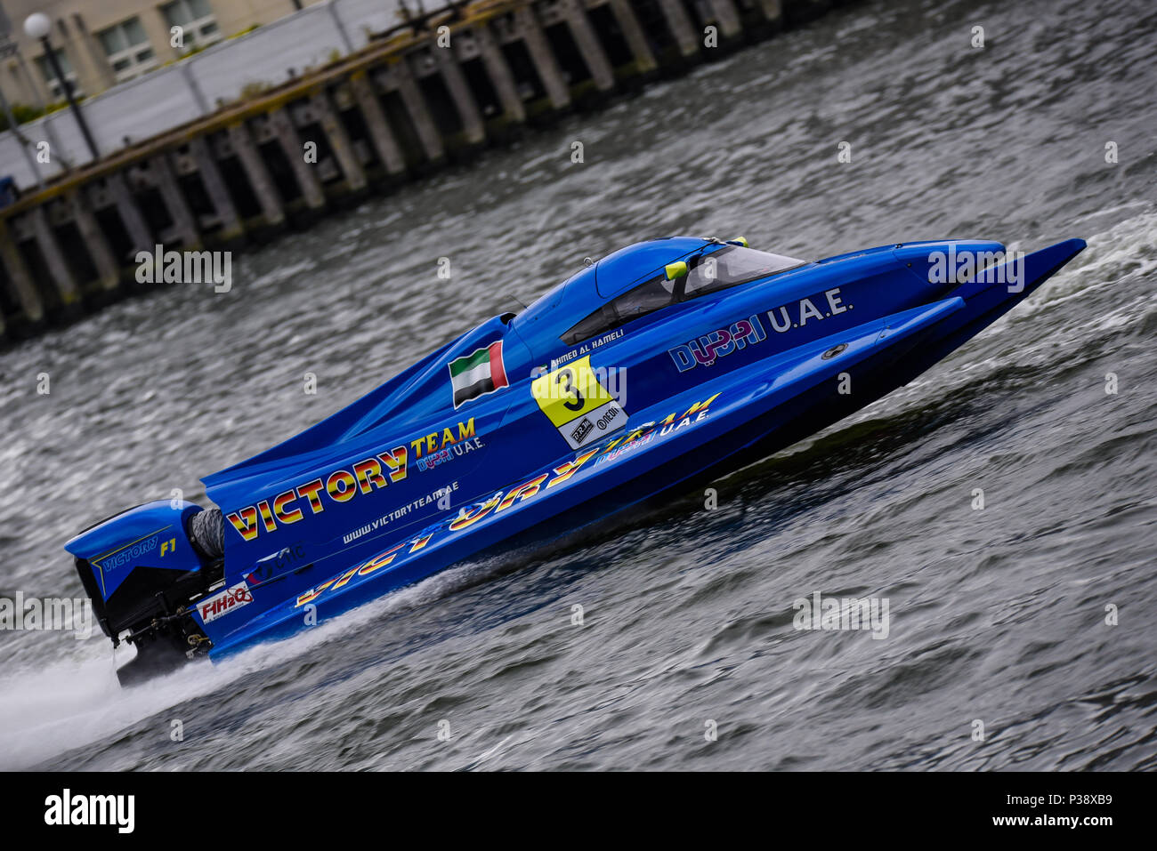 Ahmed Al Hameli rouler pour la victoire dans la course de l'équipe F1H2O Bateau de Moteur de Formule 1 Grand Prix de Londres au Royal Victoria Dock, London Docklands, Newham, Royaume-Uni Banque D'Images