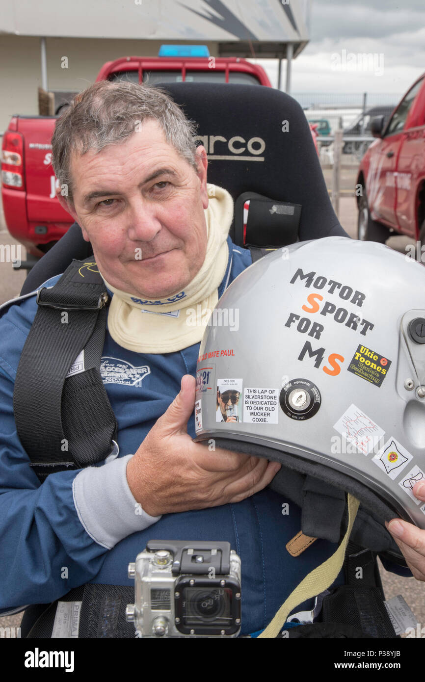 Circuit de Silverstone GP, au Royaume-Uni. 17 Jun, 2018. Au cours de la réunion de courses International HSCC Silverstone Noel Wilson dans son scooter de mobilité pour définir un nouveau record du tour sur le circuit GP complet. Visant à sensibiliser 20 000 € pour la recherche sur la SP, il essaie d'établir un record sur chaque piste dans le pays James Crédit Wadham / Alamy Live News Banque D'Images