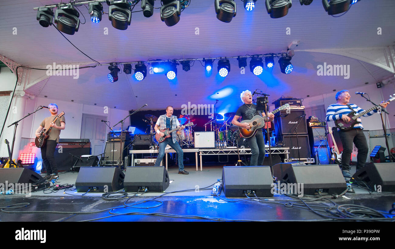 Glasgow, Royaume-Uni. 17 Jun, 2018. Big Country en concert au kiosque de Kelvingrove, Glasgow, Grande-Bretagne 17 Juin 2018 Crédit : Westy Music Tog/Alamy Live News Banque D'Images