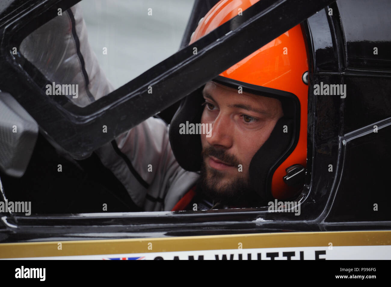 Londres, Royaume-Uni. 17 Juin, 2018. Sam Whittle (GBR, F1 Atlantique) assis dans le poste de pilotage de son F4 bateau de moteur au cours de l'UIM F1H2O World Championship, Royal Victoria Dock, London, UK L'UIM F1H2O Championnat du Monde est une série de courses de bateau, avec monoplace, cockpit fermé, les catamarans qui course autour d'une pêche côtière de circuit autour de 2km à des vitesses allant jusqu'à 136 mph/220km/h. Crédit : Michael Preston/Alamy Live News Banque D'Images