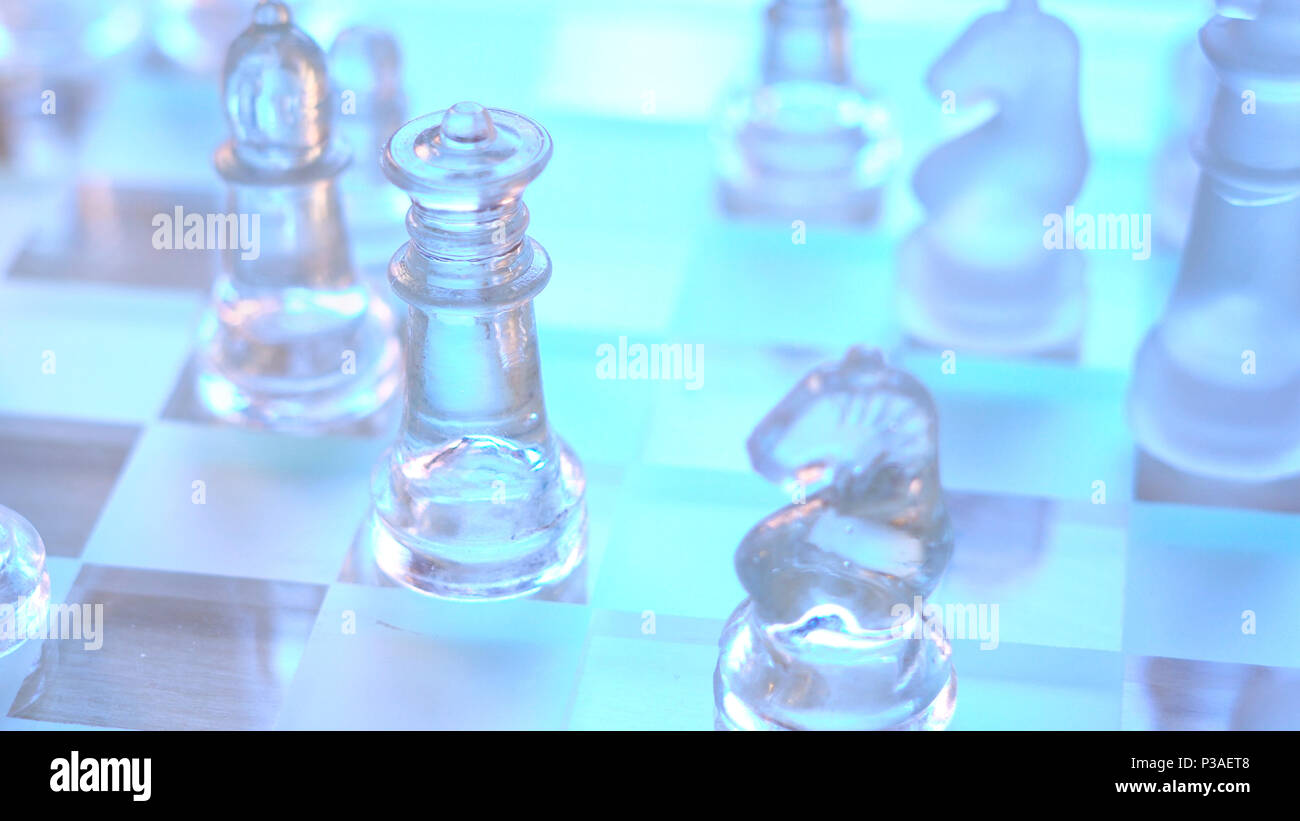 Jeu d'entreprise concept avec des morceaux de verre dans la lumière naturelle, peu profonde DOF. Banque D'Images